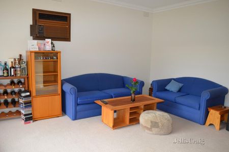 3/10 St James Avenue, Mont Albert - Photo 2