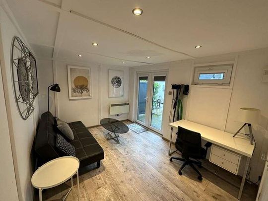 Barnway, Englefield Green, Egham, TW20 - Photo 1