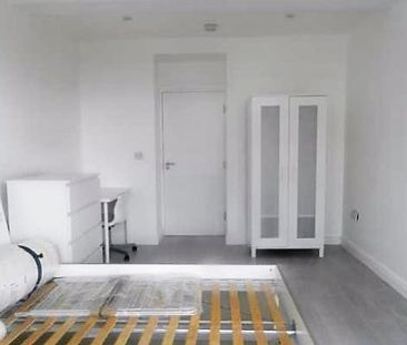 HI SPEC STUDENT ROOM AVAILABLE - Photo 3