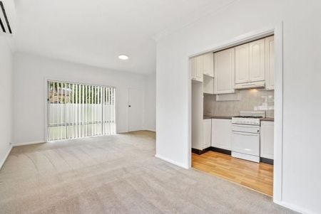 Cromer, 241 Fisher Road North - Photo 2