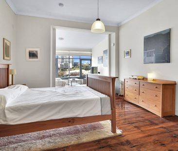 Fully Furnished Large Studio with Harbour Views - Photo 3