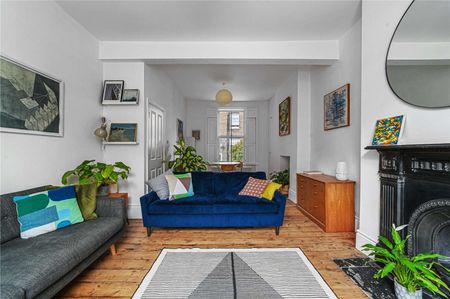 Stunning four bedroom period house in an excellent location close to London Fields. - Photo 3