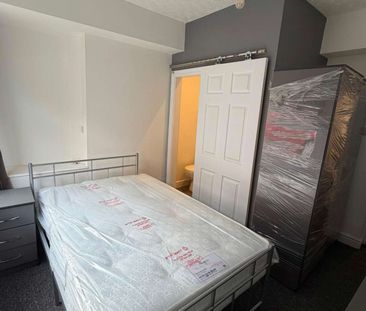 NEWLY REFURBISHED EN-SUITE ROOMS Room 2 - Photo 5