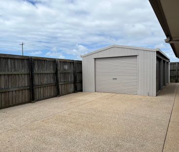 12 Lancaster Way, 4740, Ooralea - Photo 4