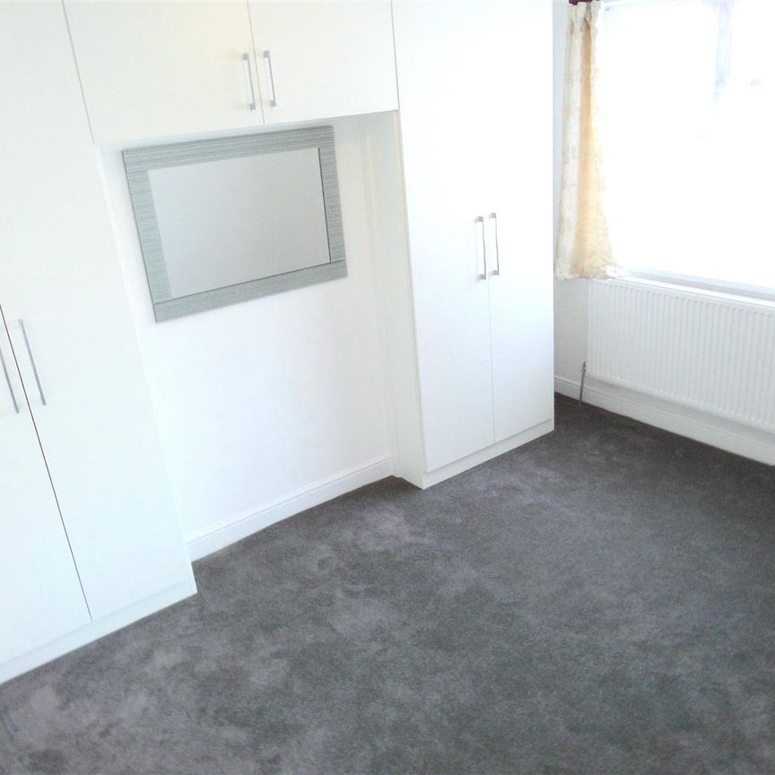 Norman Avenue, Southall, Middlesex - Photo 1