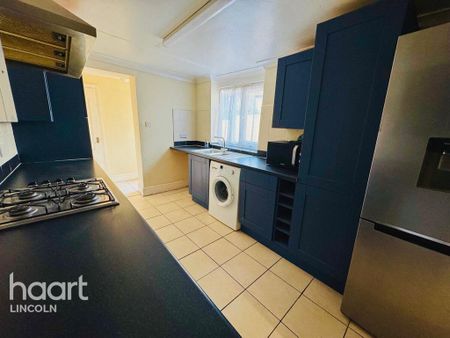 1 bedroom in a house share to rent - Photo 2