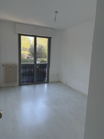 Location Appartement 4 pièces 97m² MARSEILLE 8ème - Photo 4