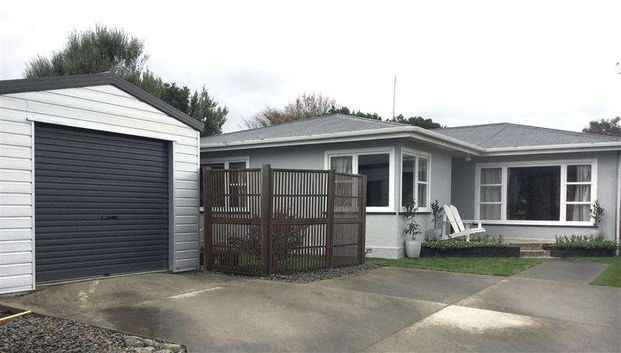 Easy-Care Standalone Home. - Photo 1