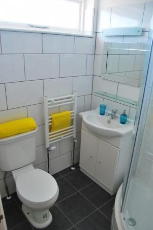 Room Lets within a 6 Student Home - 18 Headcorn Drive, Canterbury - Photo 4