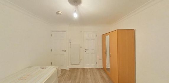 House share to rent - Photo 2