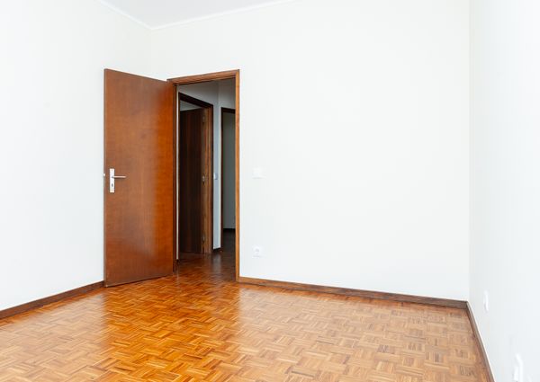2+1 Bedroom Apartment in Canidelo (Remodeled)