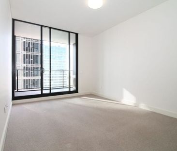 Large study | Large bedroom - Photo 4