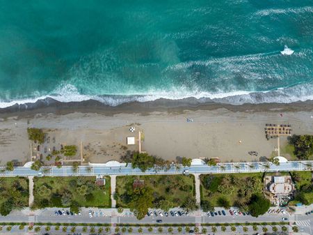 Apartment with Golf Views for Rent in Estepona - Photo 2