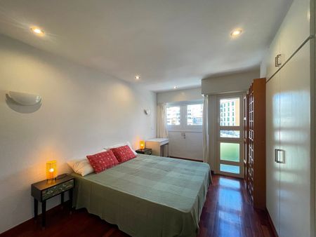 Zona Tenis, apto amueblado con terraza, 4 dormitorios, 3 baños, ascensor, parking. Palma. - Photo 3