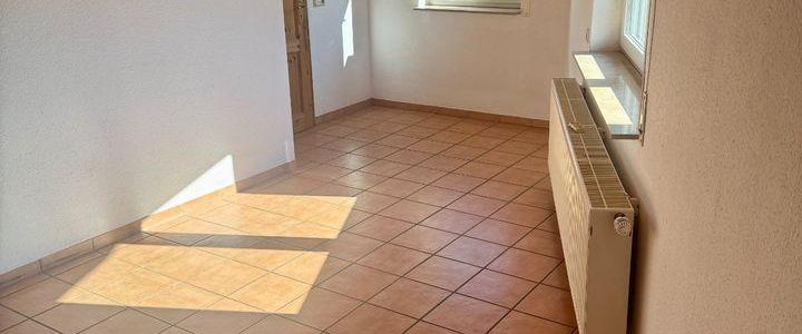 Helle Dachgeschosswohnung 4 ZKB im 1. OG – Zentrum von HeLi - Foto 1