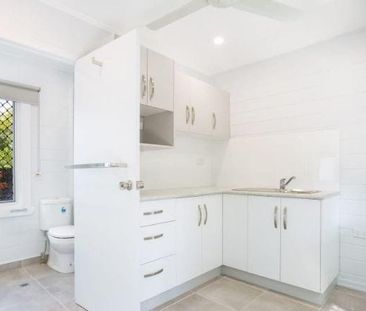 Modern renovated granny flat close to the city! - Photo 2