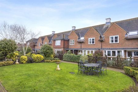Two bedroom retirement cottage in the heart of Beaconsfield Old Town with a private patio and communal gardens. - Photo 3