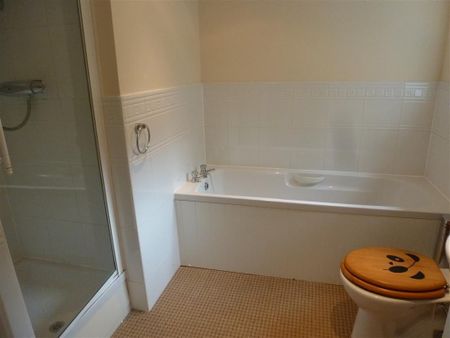 Albany Gardens, COLCHESTER - Photo 3