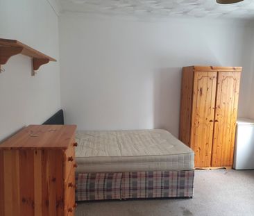 Room in a Shared House, Portswood Road, SO17 - Photo 2