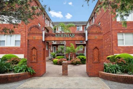 Quiet One Bedroom Unit in Boutique Block - Photo 5