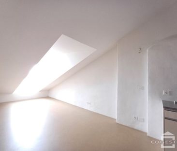 Appartement traversant avec une belle luminosité, centre ville! - Photo 1