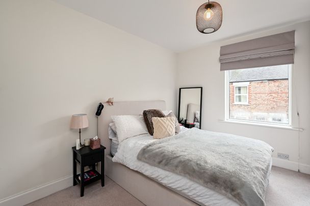 2 bedroom terraced house to rent - Photo 1