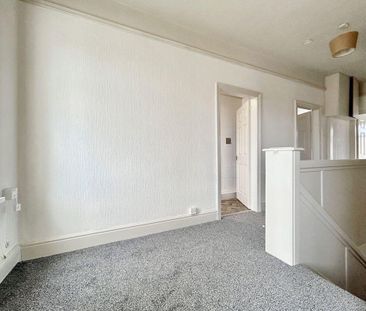 3 bed upper flat to rent in SR8 - Photo 3