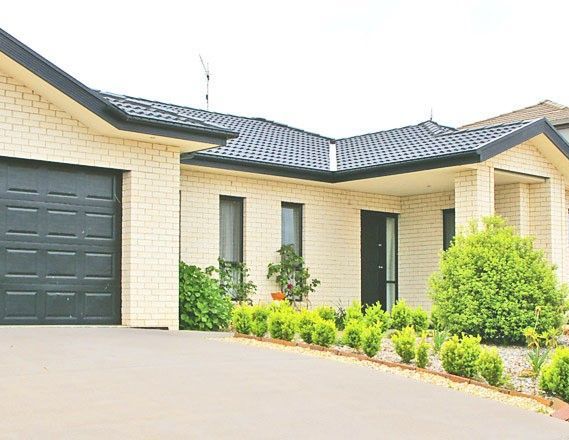 Spacious family home in Jerrabomberra - Photo 1