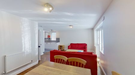 Friars Court - Photo 2