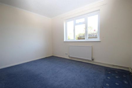 3 bedroom detached bungalow to rent - Photo 3