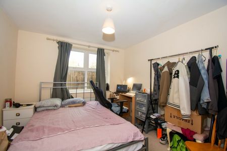3 Bed Student Flat in Melgate Close, Winton - Photo 2
