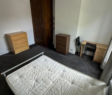 Room 4, Knowle Avenue, Burley, Leeds, LS4 2PQ - Photo 5