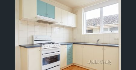 Sun-Filled One Bedroom Apartment - Photo 2