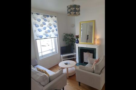 3 Bed End Terrace, Grange Walk, SE1 - Photo 2