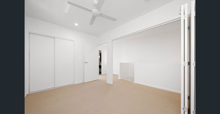 BRAND NEW DESIGNER TOWNHOUSE IN PRIME LOCATION - Photo 5