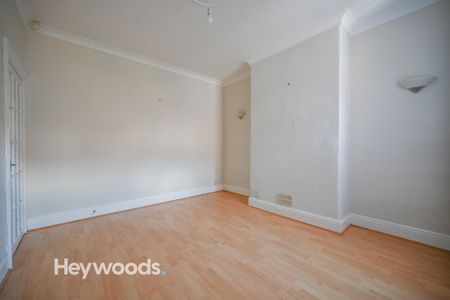 3 bed terraced house to rent in Richmond Street, Penkhull, Stoke-on-Trent - Photo 2