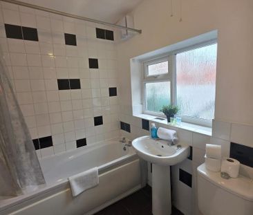 2 bedroom flat to rent - Photo 6