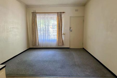 Lower level 2 bedroom unit in Norwood!! - Photo 3