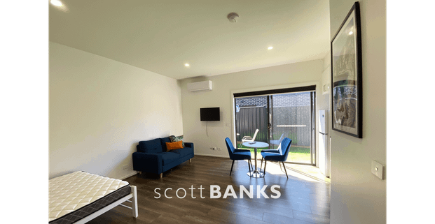 Suite 4 - Includes furniture, utilities and free internet - Raymond Street Residences - Photo 1