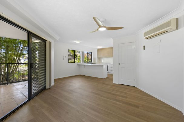 Fully Renovated Luxurious Ground-Floor Corner Apartment with Private Courtyard - Photo 1