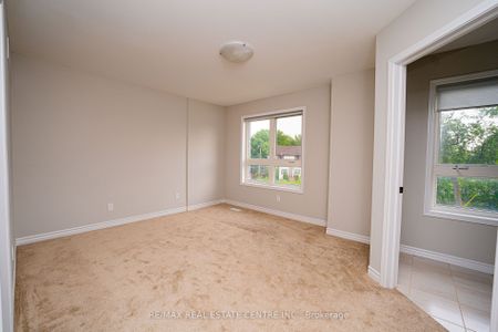 Townhouse For Lease | X8135394 - Photo 4