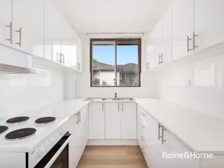 Apartment with 2 bedrooms, 1 bathroom & parking for 1 car - Photo 3