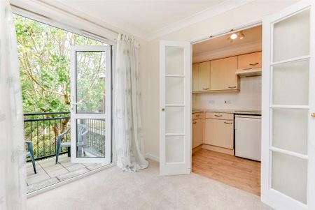 2 bedroom retirement property to rent - Photo 4