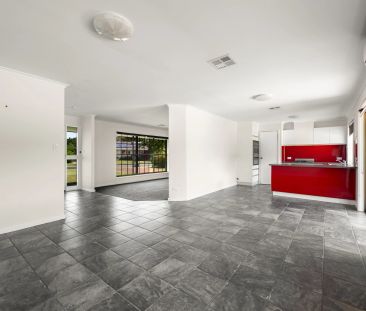 Low Maintenance Family Home - Photo 3