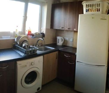 Room in a Shared Flat, Harts Lane, IG11 - Photo 4