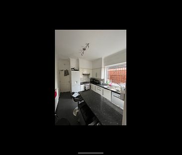 Room in a Shared House, Great Cheetham Street West, M7 - Photo 6