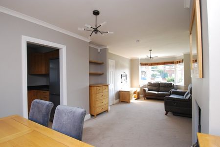Roman Way, Bourne End, Buckinghamshire,SL8 - Photo 2