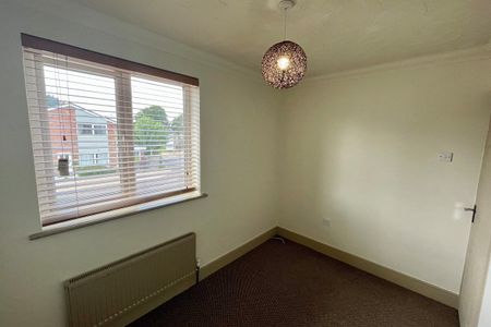 Stuart Close - Photo 5