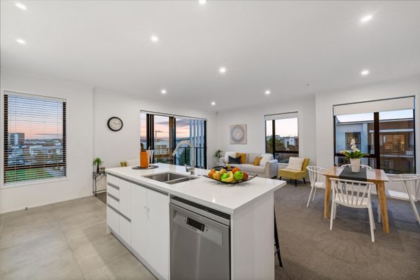 Sunny Corner Home - Photo 1