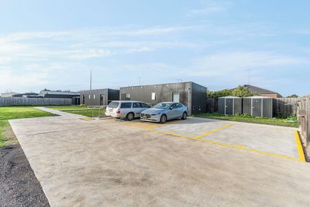 STUDIO – ALL BILLS INCLUDED - Photo 4